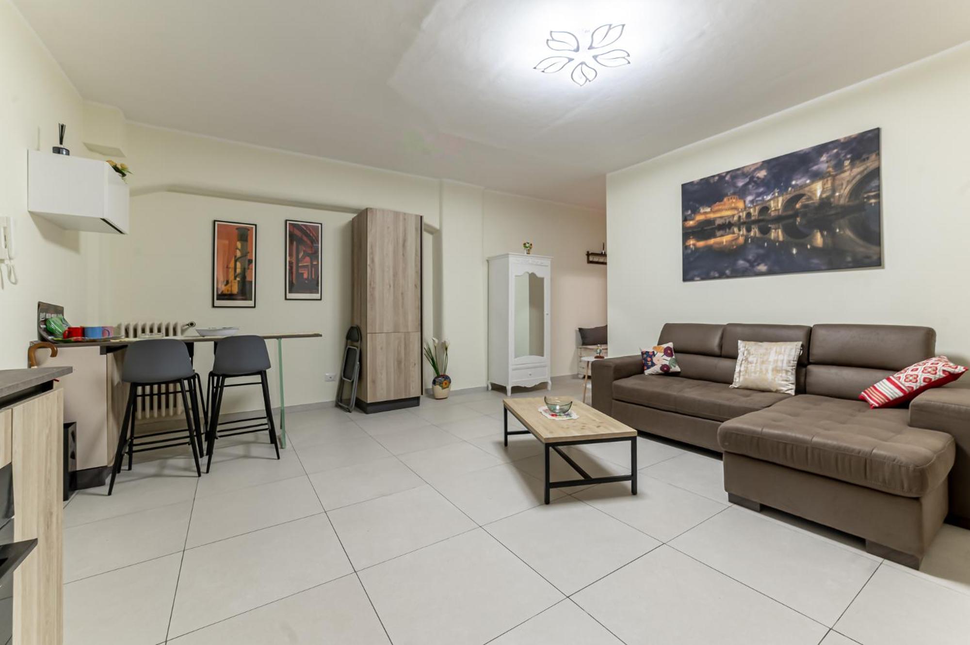 Luca Flat - Tiburtina Train Station & Wi-fi Apartment
