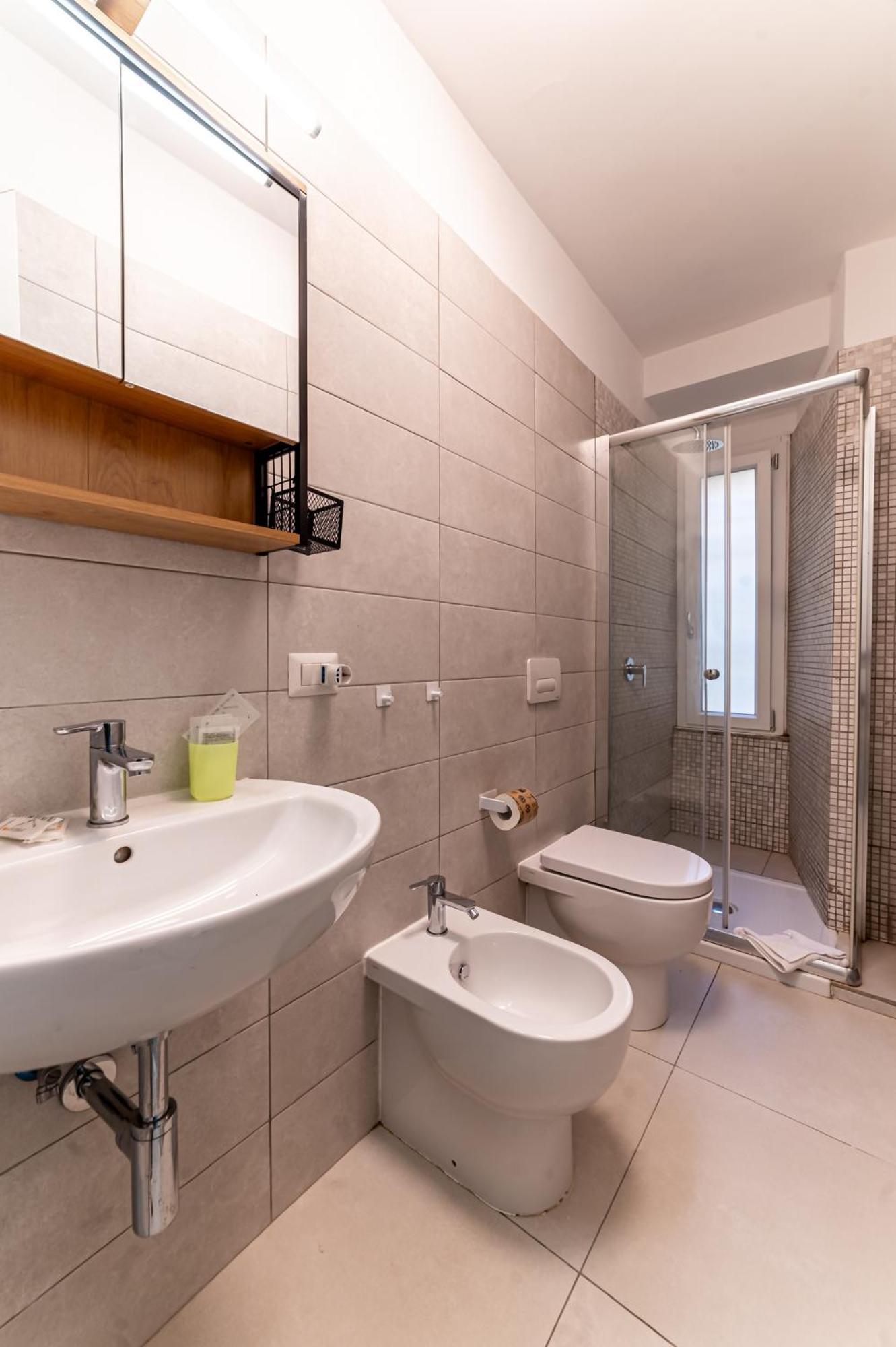 Luca Flat - Tiburtina Train Station & Wi-fi Apartment Rom